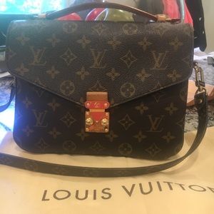 Authentic Louis Vuitton Metis Pochette